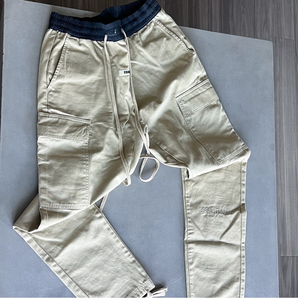 FEAR OF GOD ESSENTIALS Cargo Pants Khaki -S